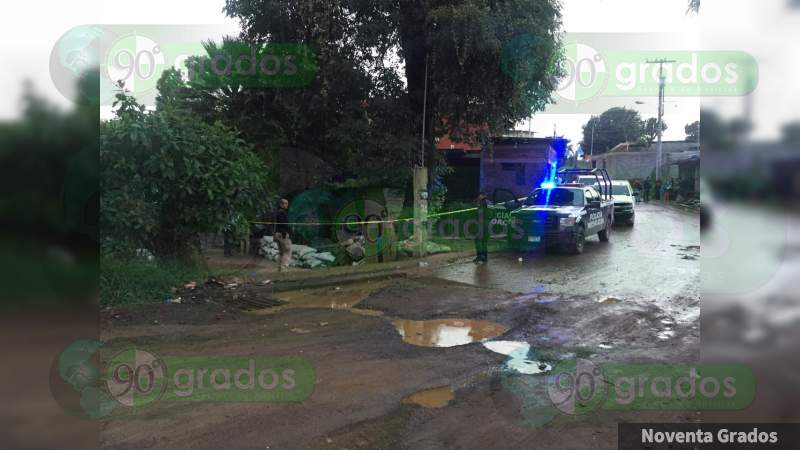 En Uruapan Michoacán acribillan a 3 hombres en Lomas de Zumpimito, están graves 