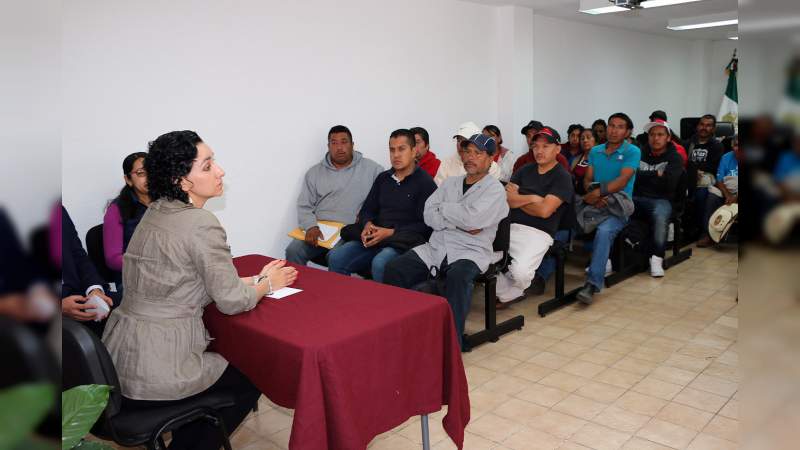 Se reúne la Magistrada Alma Bahena con habitantes de Teremendo de Los Reyes, Michoacán - Foto 1 