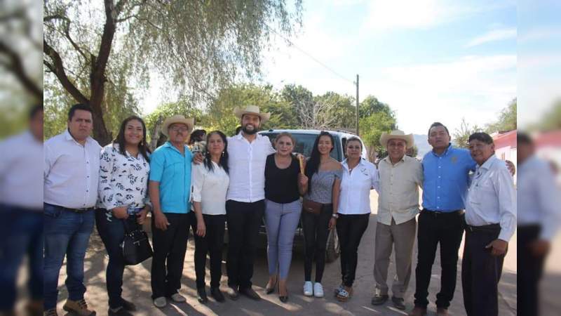 Octavio Ocampo continúa visitando comunidades del Distrito de Huetamo, Michoacán - Foto 1 