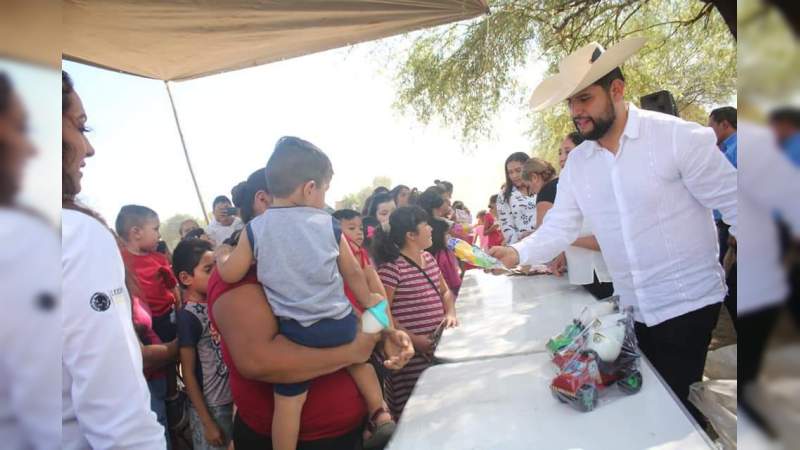 Octavio Ocampo continúa visitando comunidades del Distrito de Huetamo, Michoacán - Foto 2 