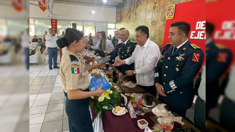 Celebran 107 Aniversario del Día del Ejército Mexicano en la 43/a Zona Militar en Apatzingán - Foto 0 