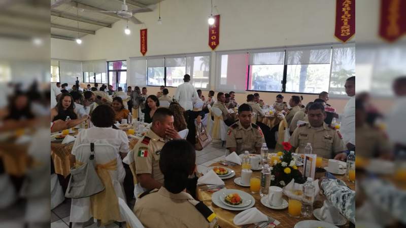 Celebran 107 Aniversario del Día del Ejército Mexicano en la 43/a Zona Militar en Apatzingán - Foto 4 